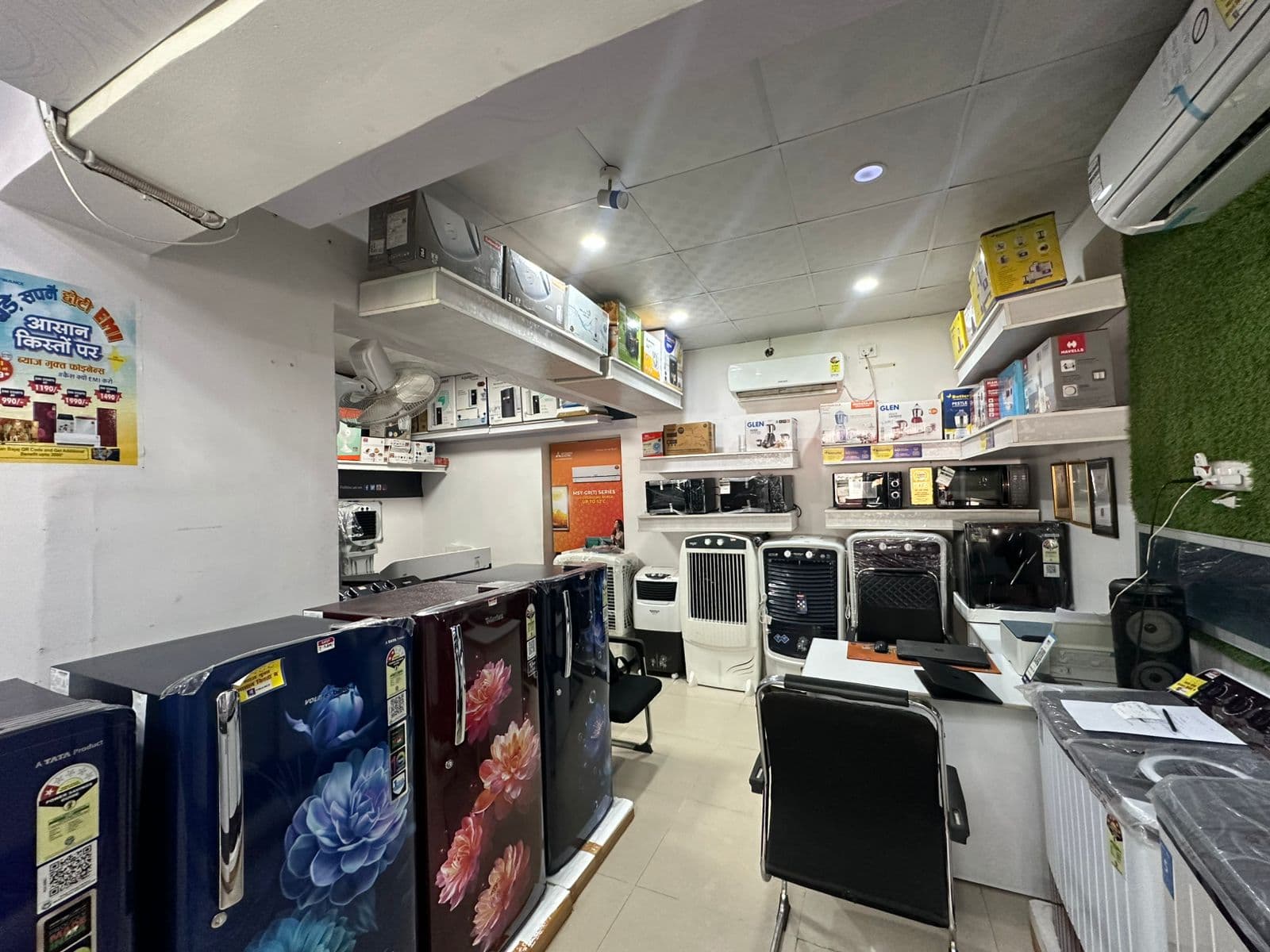 Refrigerator feature bay